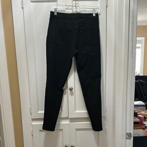 H&M stretchy tapered Classic Black Jeans size 6